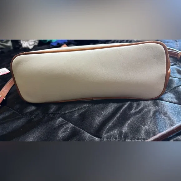 Preloved Dooney & Bourke Tan and Cream Crossbody Bag - Picture 4 of 8